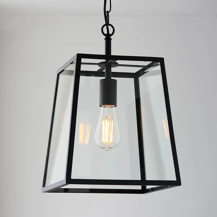 1 Light Pendant in Matt Black with Clear Glass Shade (0711HUR101541)