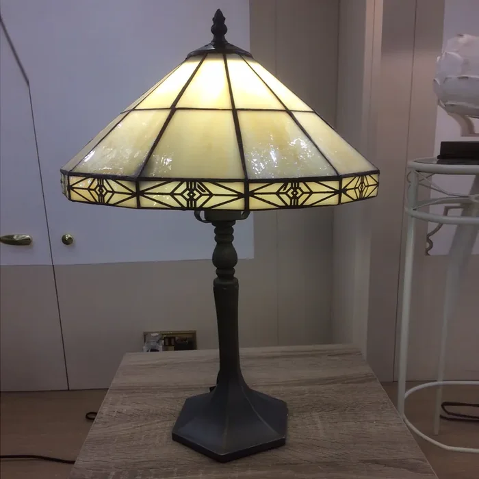 1 Light Tiffany Style Table Lamp comes with Shade (0183TIFFANY)
