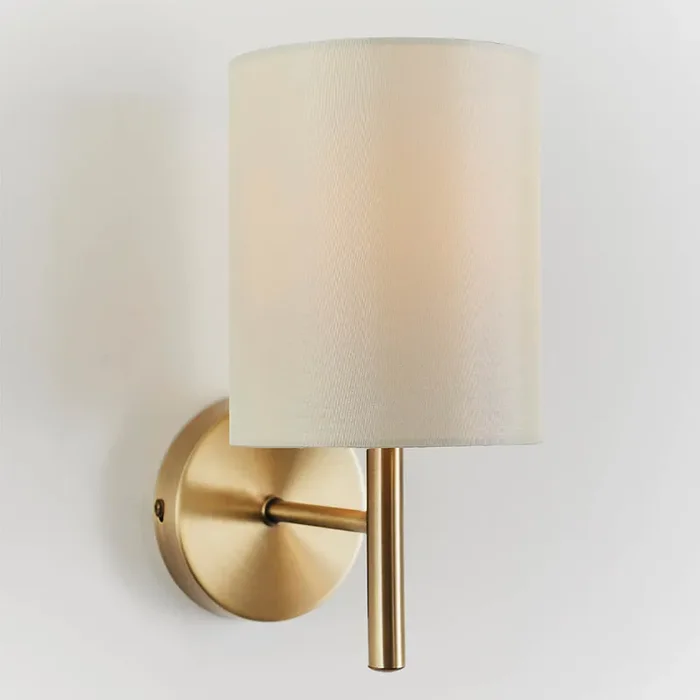 1 Light Wall Light in Antique Brass with Cream Shade (0711BRIO1WBAB)