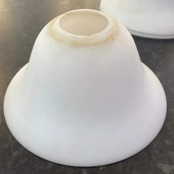 (21) Unknown Fitting – Shade for spring clip