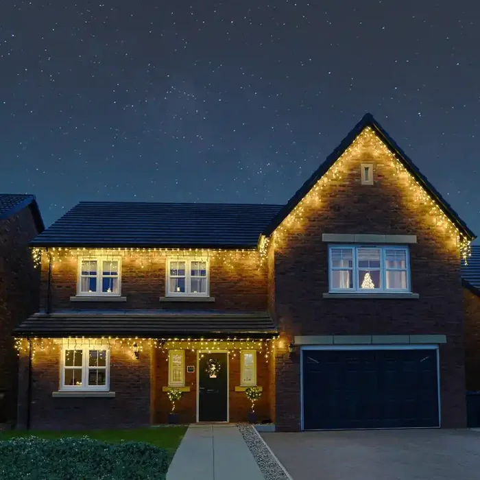 Connectable Professional Grade Outdoor Christmas Icicle Lights – Flashing (please email to check stock before ordering)