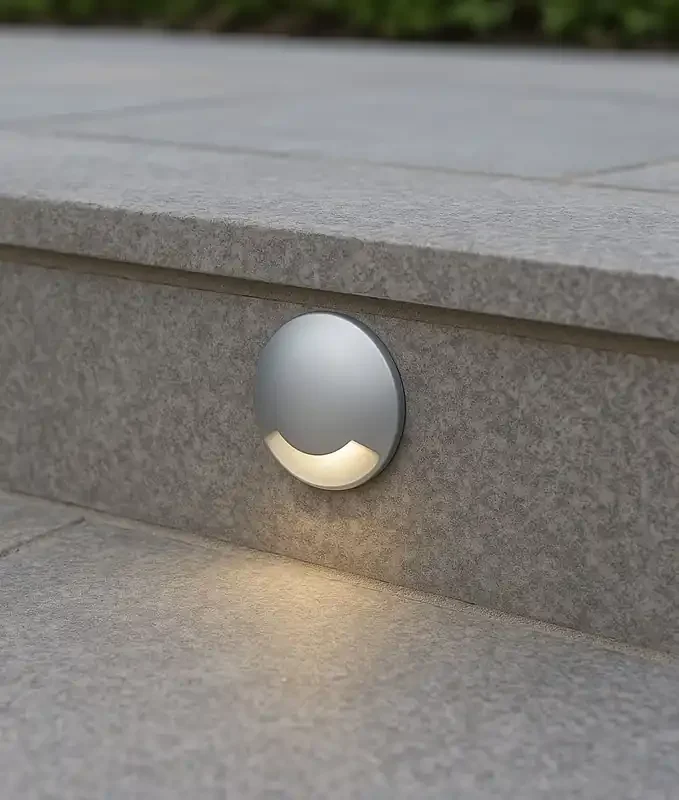 Recessed LED marker light with warm white output – for walls or ground