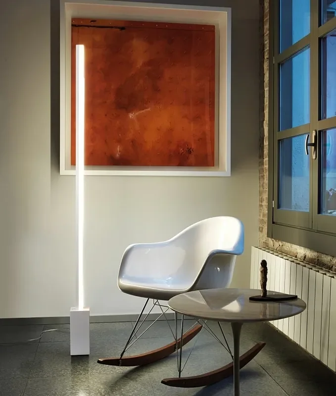 Shaft Floor Lamp – 360 Degree Rotation