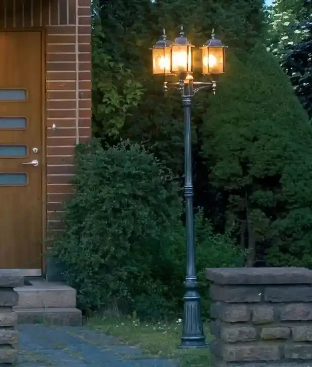 Traditional Exterior 3 Lantern Lamppost Height 2.3m